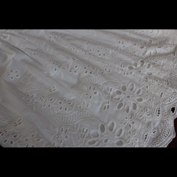 White dress - Picture 3 of 3